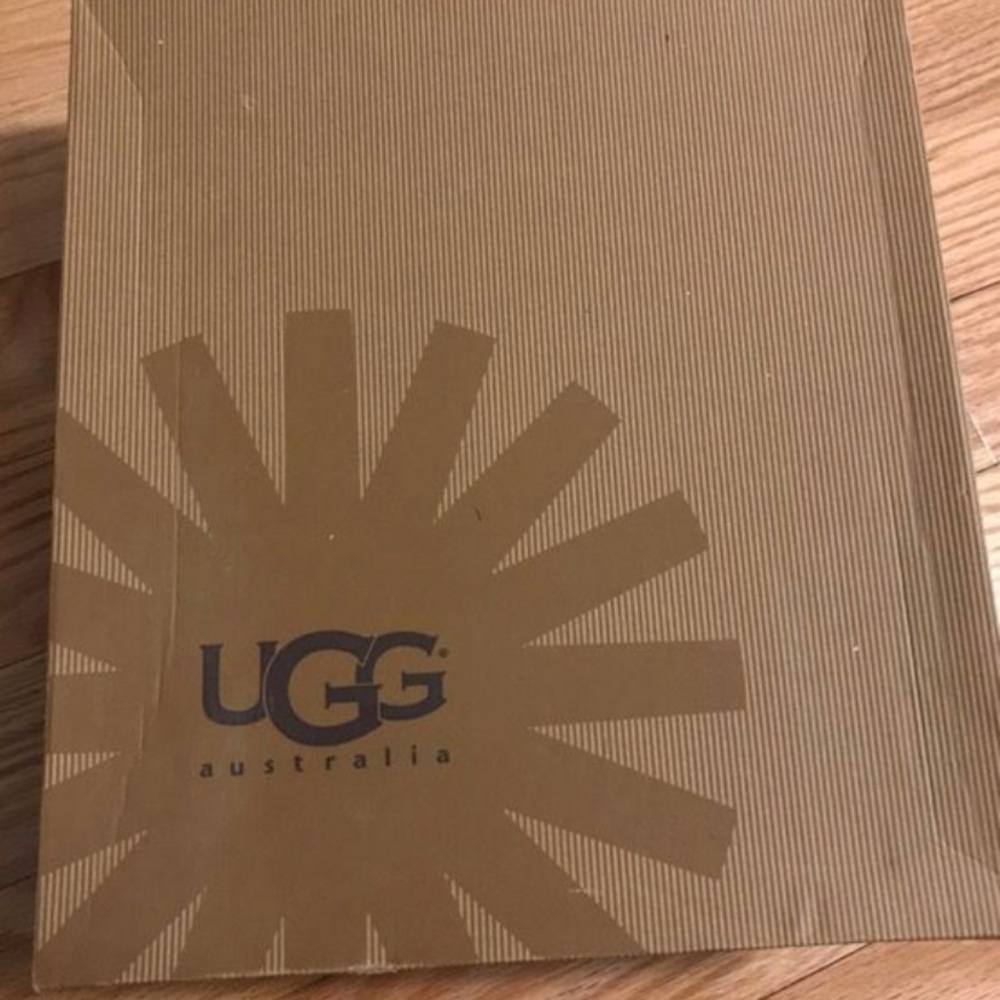Grey Knitted UGG size 6
